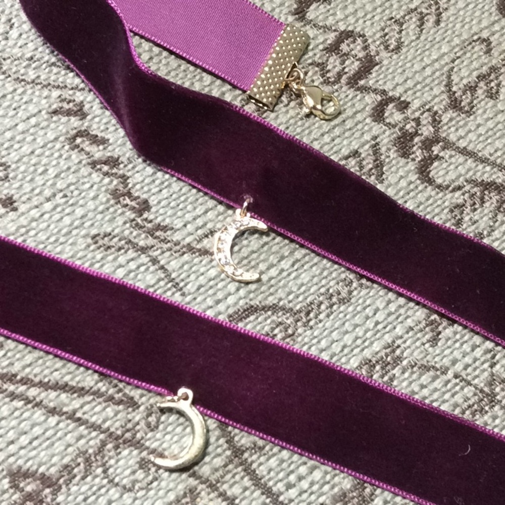 🆕 Velvet moon choker